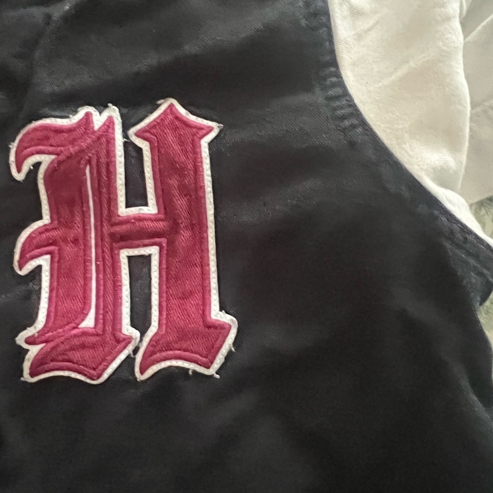 Hollister Black Top with White Script - Picture 4 of 10